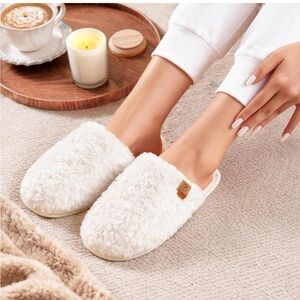 Everfoam Slip-on Slippers- NWT